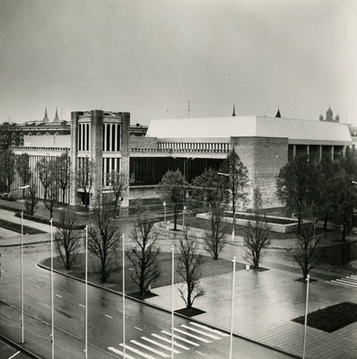 Sakala kultuurikeskus, vaade hoonele nurgalt EKP hoonest. Arhitekt Raine Karp  similar photo