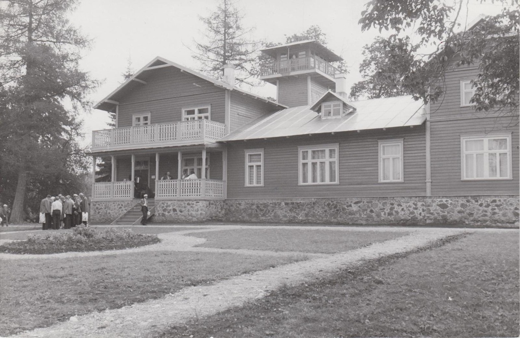 C. R. Jakobsoni 140. sünniaastapäevale pühendatud rahvapeost osavõtjad Kurgjal.