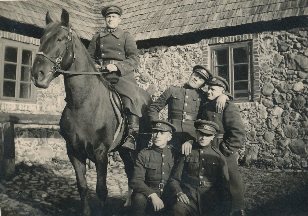 Foto. Grupp Eesti sõjaväelasi 1935.a. paiku.