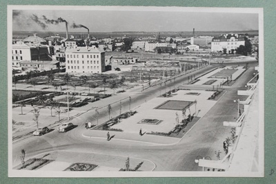 Vaade Teadlaste Majast Rävala pst-le (Lenini pst-le) ja tulevasele Akadeemilise raamatukogu krundile, Lenini kuju veel paigaldamata  similar photo