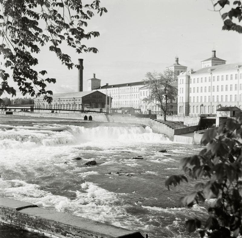 Narva, vaade vana kalmistu kohalt joale