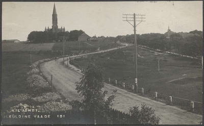 fotopostkaart, Viljandi, Vaksali tee, Pauluse kirik, munakivihunnikud, vaade Kantreküla poolt u 1910 foto J.Riet  duplicate photo