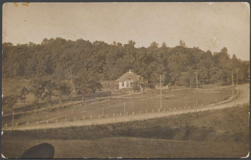 fotopostkaart, Viljandi, Valuoja org, Vaksali tee, surnuaiavahi maja, u 1915, foto J. Riet