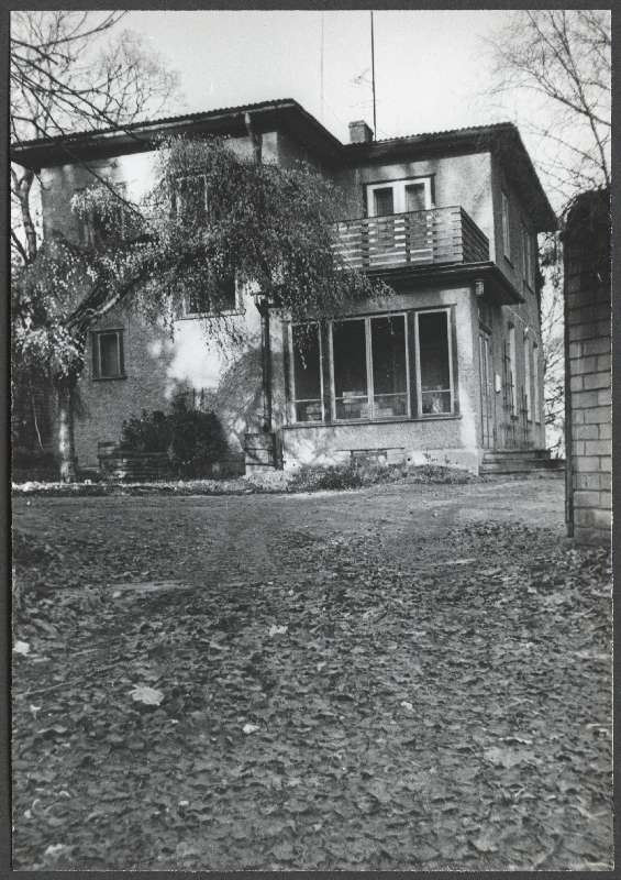 foto, Viljandi, Vaksali tn 9, endine surnuaiavahi maja, ümberehitatud, 1983, foto E. Veliste