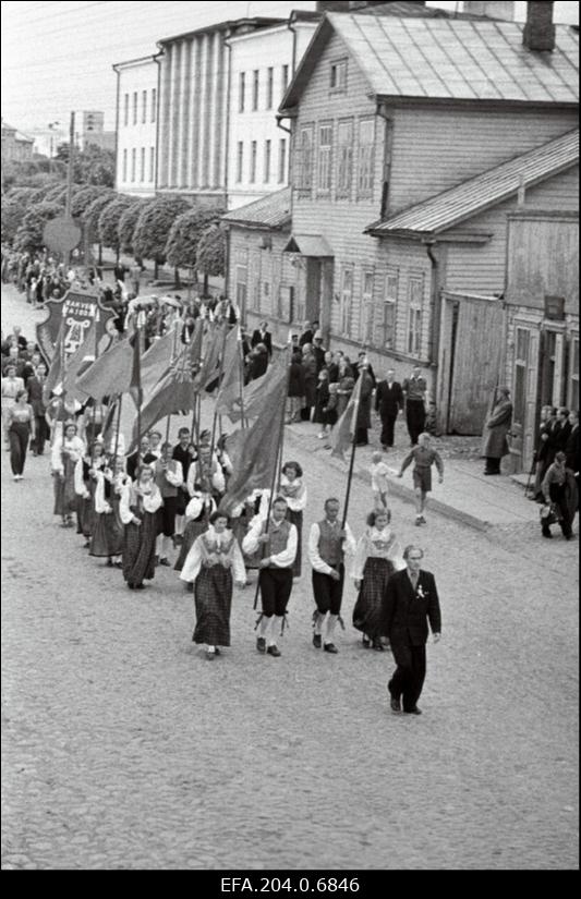 Rakvere laulupäev. Lauljate rongkäik.
