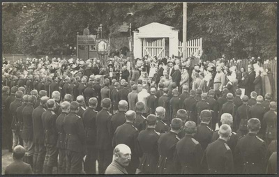 fotopostkaart, Viljandi, Vaksali tee algus, kutsealused, kroonualgkool'i silt u 1912  duplicate photo