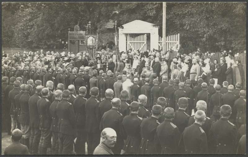 fotopostkaart, Viljandi, Vaksali tee algus, kutsealused, kroonualgkool'i silt u 1912