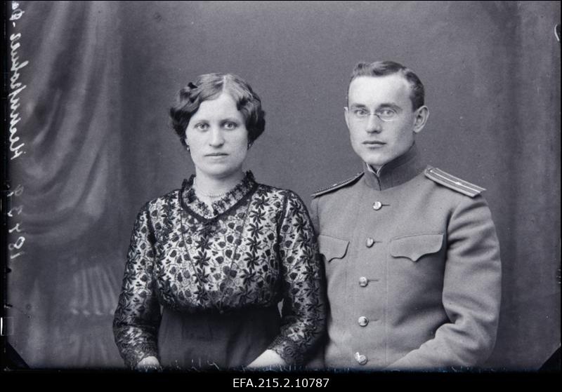 Nemirowitsch-Dantschenko (Nemirovitš-Dantšenko) naisega.