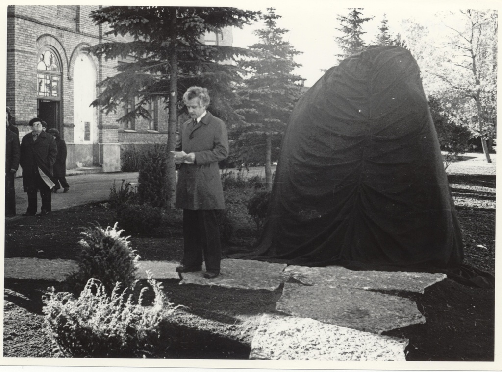 Lasila. Opening of Baer stone 1976 for the 100th anniversary of the death of K.E.von Baer.