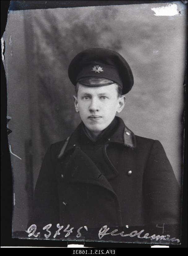 [1915. aastal Viljandisse evakueeritud Miitavi (Jelgava) Reaalkooli õpilane] Geitmann [Geidemann].