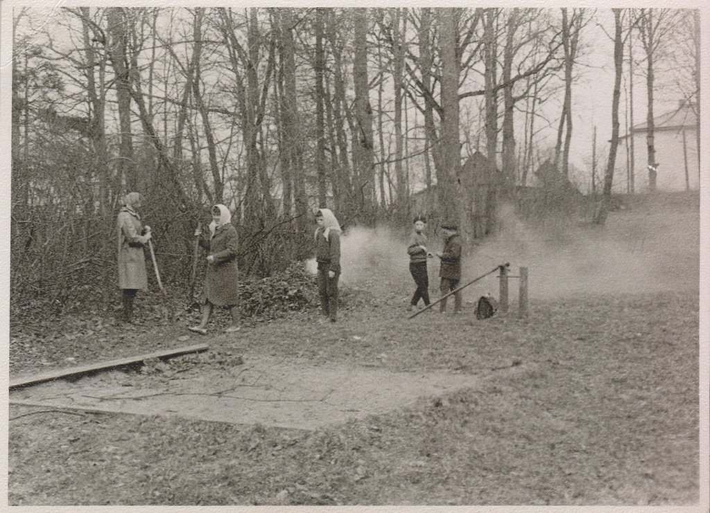 Lasila Park. Students cleaning the park. On the picture Alma Niit