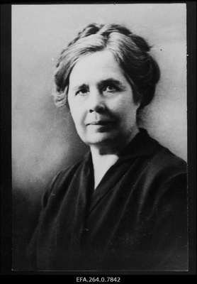 Luutetaja Anna Haava.  duplicate photo