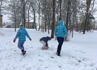 Lasila Park. Students cleaning the park. On the picture Alma Niit rephoto