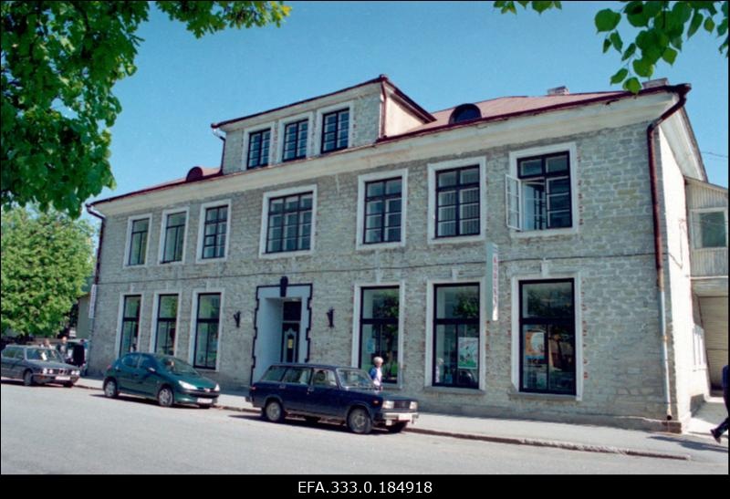 Rakvere Linna Raamatukogu Posti ja Laia tänava nurgal.