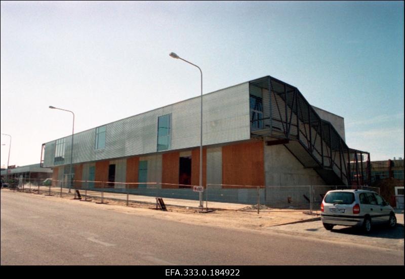 Uus ehitatav turuhoone vana turuhoone kõrval Laada tänaval.