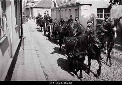 Kaitseliidu Tartu Malev. Suurtükiväe divisjon. Ülevaatused, õppused.  similar photo