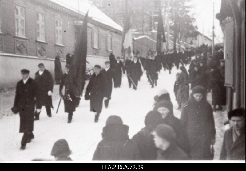 Üliõpilasseltside rongkäik.