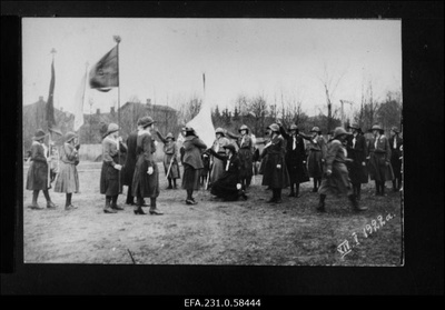 Tartu gaidide lippude kätteandmine.  duplicate photo