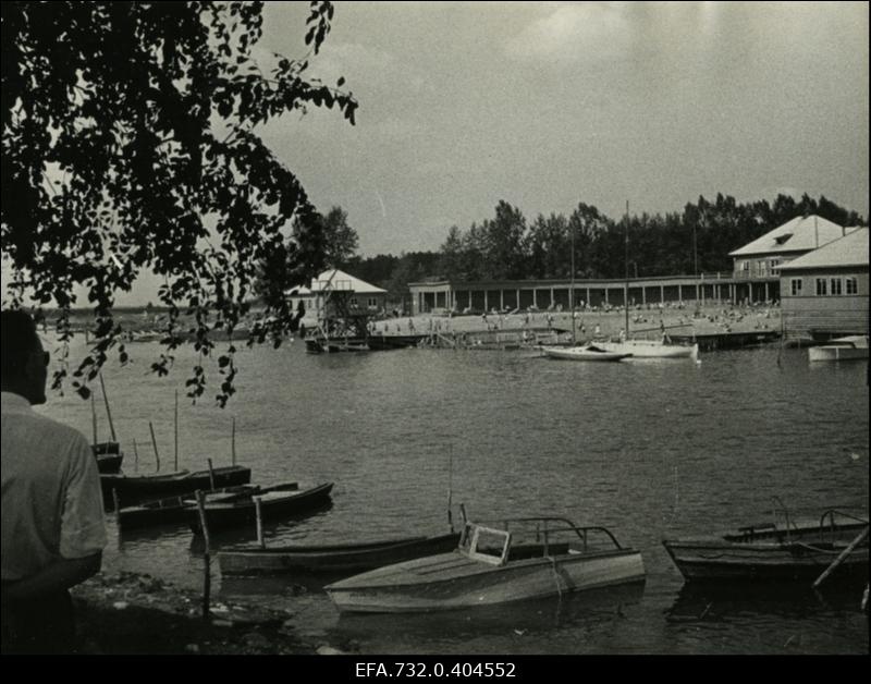 Emajõe-äärne suplusrand.