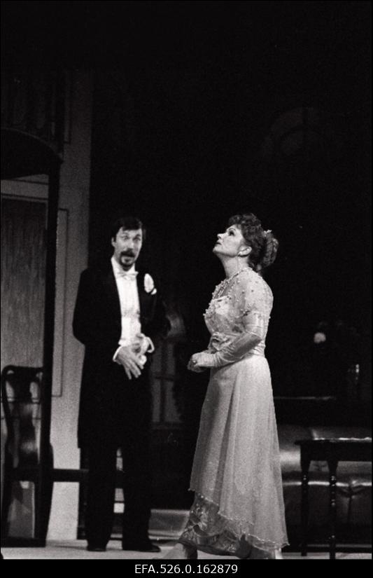 Stseen F. Loewe muusikalist “Minu veetlev leedi” “Vanemuise” teatris. Eliza Doolittle - Silvia Vestmann, Henry Higgins - Taisto Noor.