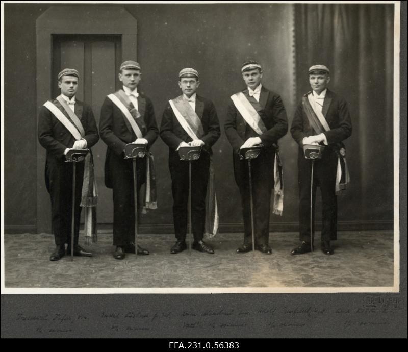 Korporatsioonide esimehed (vasakult) F. Tofer („Vironia“), E. Köstner („Frat. Estica“), H. Mändmets („Sakala“), A. Treufeldt („Ugala“), A. Käbin („Rotalia“).