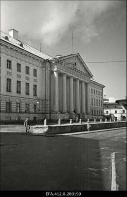 Tartu TRÜ peahoone.  similar photo