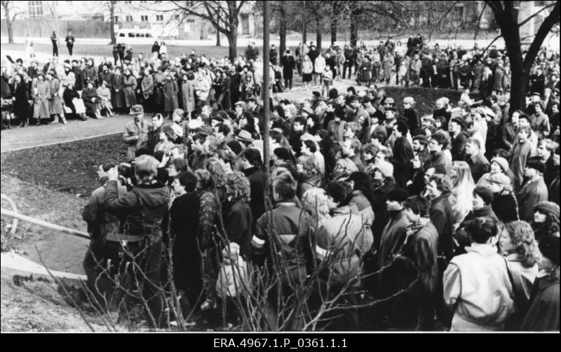 Muinsuskaitsepäevade üritused Tartus. 15.-17.04.1988. Rahvakogunemine Toomemäe jalamil.