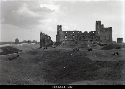 Rakvere ordulinnuse varemed.  duplicate photo