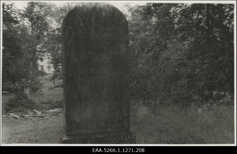 Hauasammas Palmse mõisa pargis