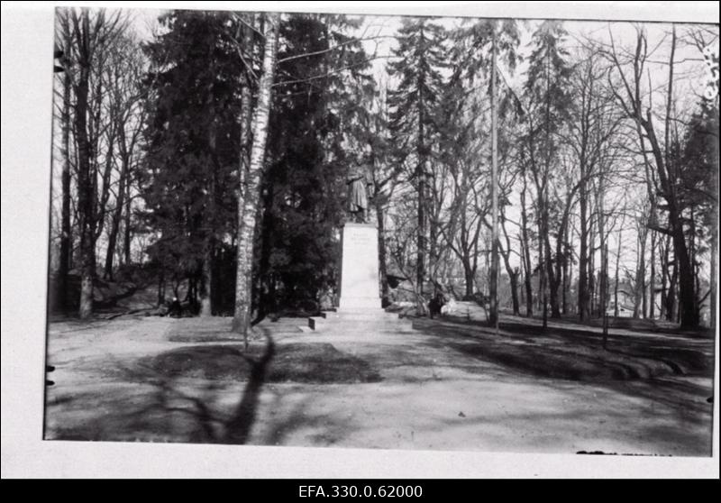 Eesti rahvusliku liikumise tegelase Villem Reimani monument Toomemäel.