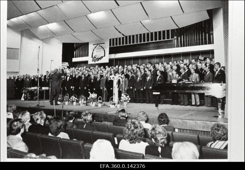 Tartu Akadeemiline Meeskoor esineb oma 75.a. juubelikontserdil Vanemuise kontserdisaalis.