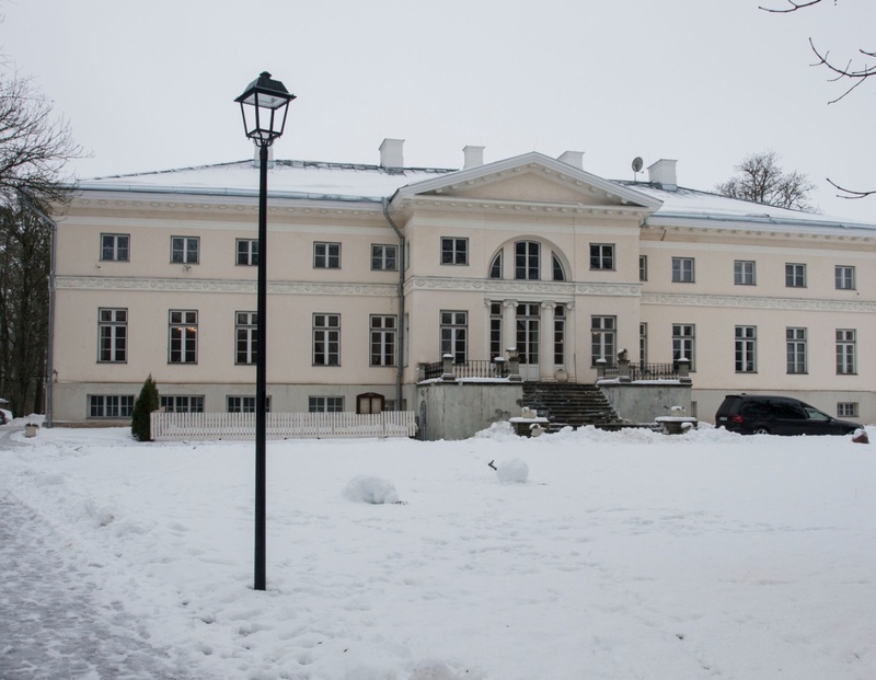 Saku Manor, garden-side façades. rephoto