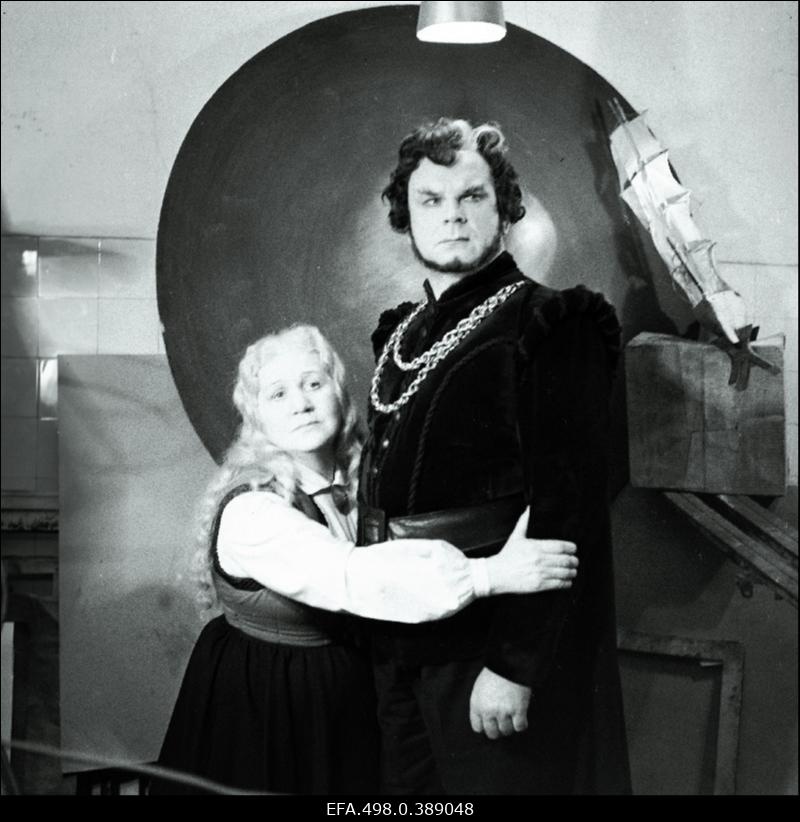 Stseen R. Wagneri ooperist "Lendav hollandlane" teatris Estonia. Hollandlane – Tiit Kuusik, Senta – Olga Lund.