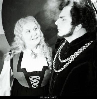 Stseen R. Wagneri ooperist "Lendav hollandlane" teatris Estonia. Hollandlane – Tiit Kuusik, Senta – Olga Lund.  similar photo