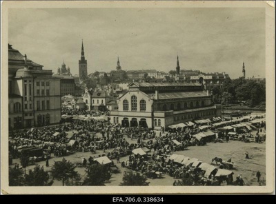 Turuplats Estonia teatri taga.  similar photo