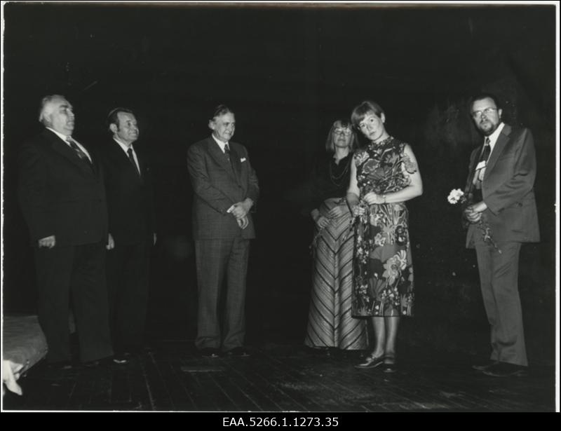 Teater "Vanemuine" esidajad tervitavad Potsdami Hans Otto Teatri esindajaid teater "Vanemuine" laval