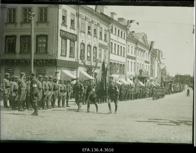 Kaitseliidu paraad Tartus.