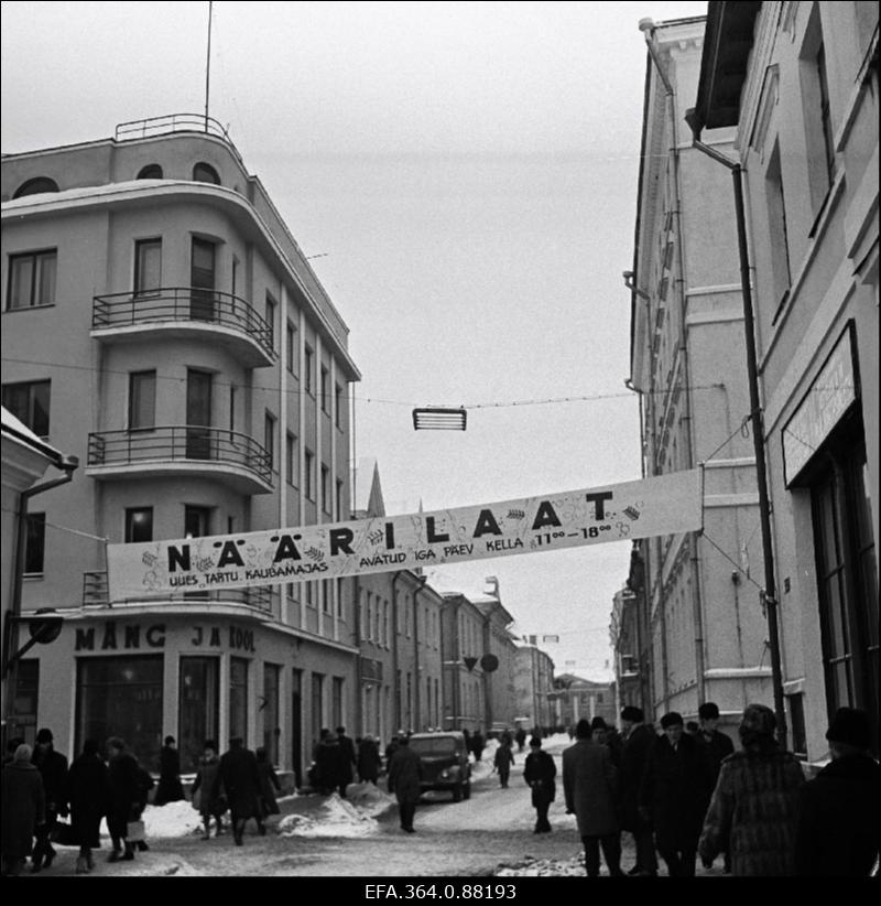 Tartu Tarbijate Kooperatiivi Tartu kaubamaja näärilaada reklaam 21.Juuni tänavas.