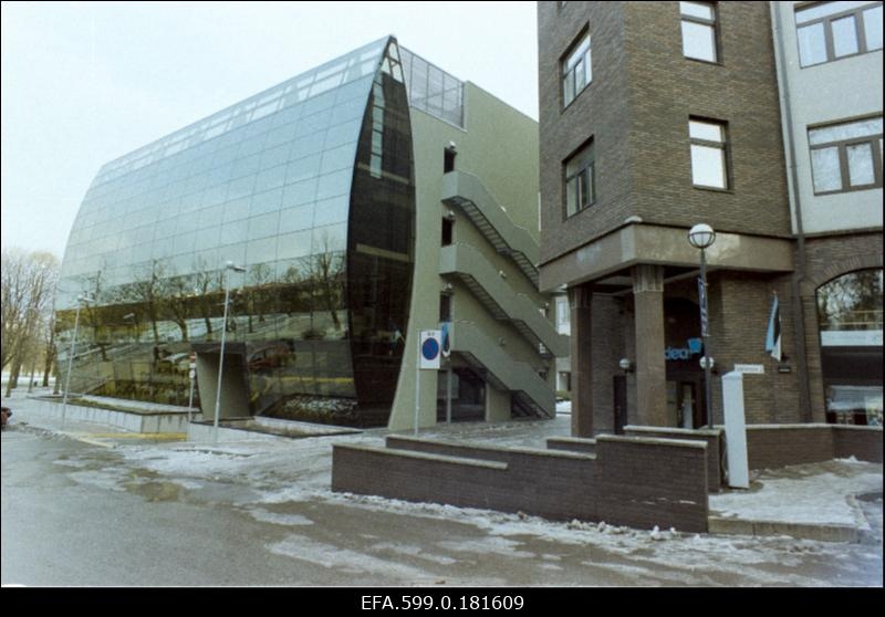 GMP ostukeskus Küüni ja Vallikraavi tänava ristmikul.