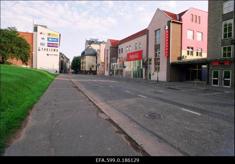 Vaade Ülikooli tänavale Ülikooli - Vanemuise ristmikult.