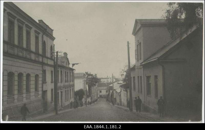 Tartu Lossi tänav Inglisilla juurest allamäge vaadatuna