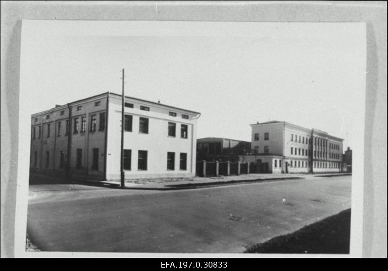 Tartu Autoremonditehas Riia tänaval.