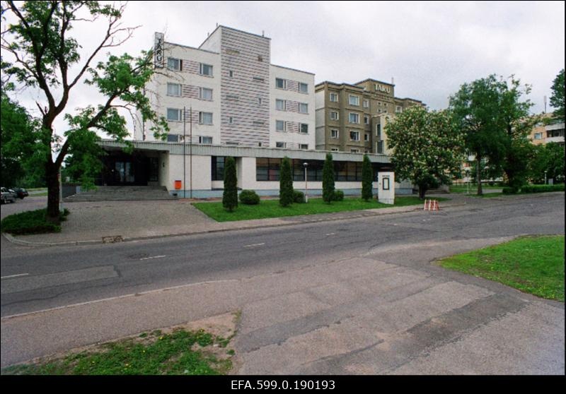 Taru hotell Turu-Rebase tänava ristmikul.