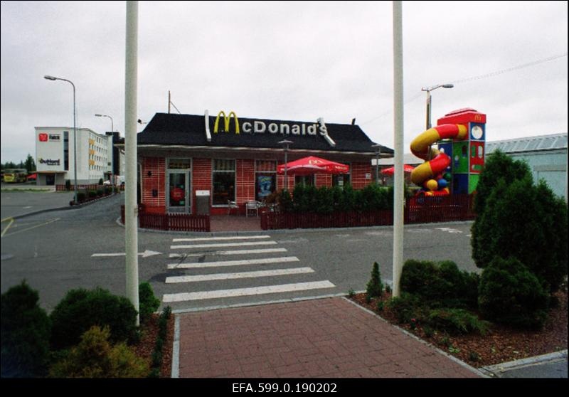 Kiirtoiduketi McDonalds hoone Turu tänavas.