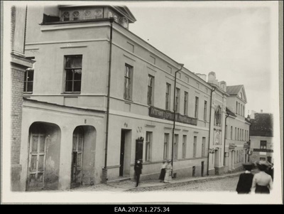 Vaade Lossi tänavale Tartus, esiplaanil Liivimaa Üldkasuliku ja Ökonoomilise Sotsieteedi hoone  duplicate photo