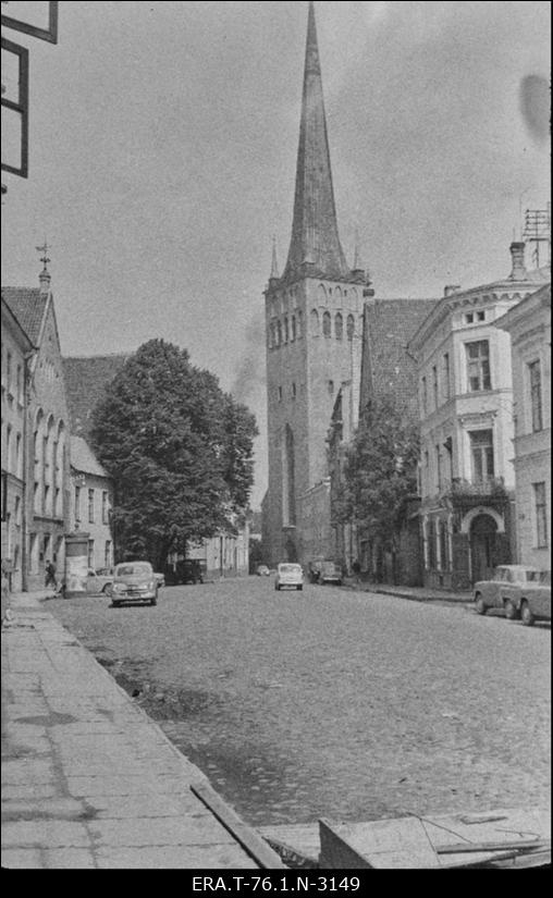 Oleviste kirik. Vaade kirikule Laia tänava poolt