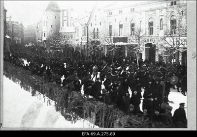 Vabadussõda. Laiarööpalise soomusrongi nr.2 1.aastapäeva tähistamine. Soomusrongi sõdurid marssimas Viru tänaval.  similar photo