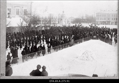 Vabadussõda. Laiarööpalise soomusrongi nr.2 1.aastapäeva tähistamine. Soomusrongi sõdurid marssimas Viru tänaval.  similar photo