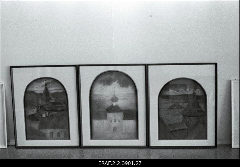 Kunstnik Valeri Smirnovi personaalnäitus Vene saatkonna ruumes Pikal tänaval Tallinnas.