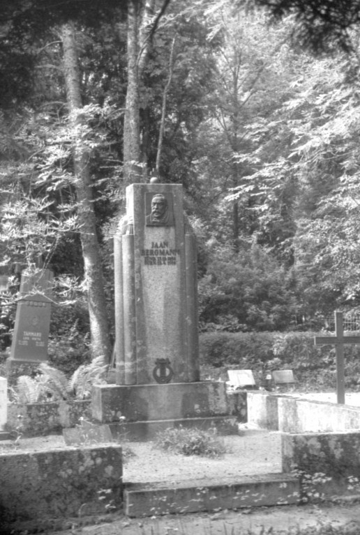 Jaan Bergmann's grave with grave cemetery Viljandi county Viljandi county Paistu village